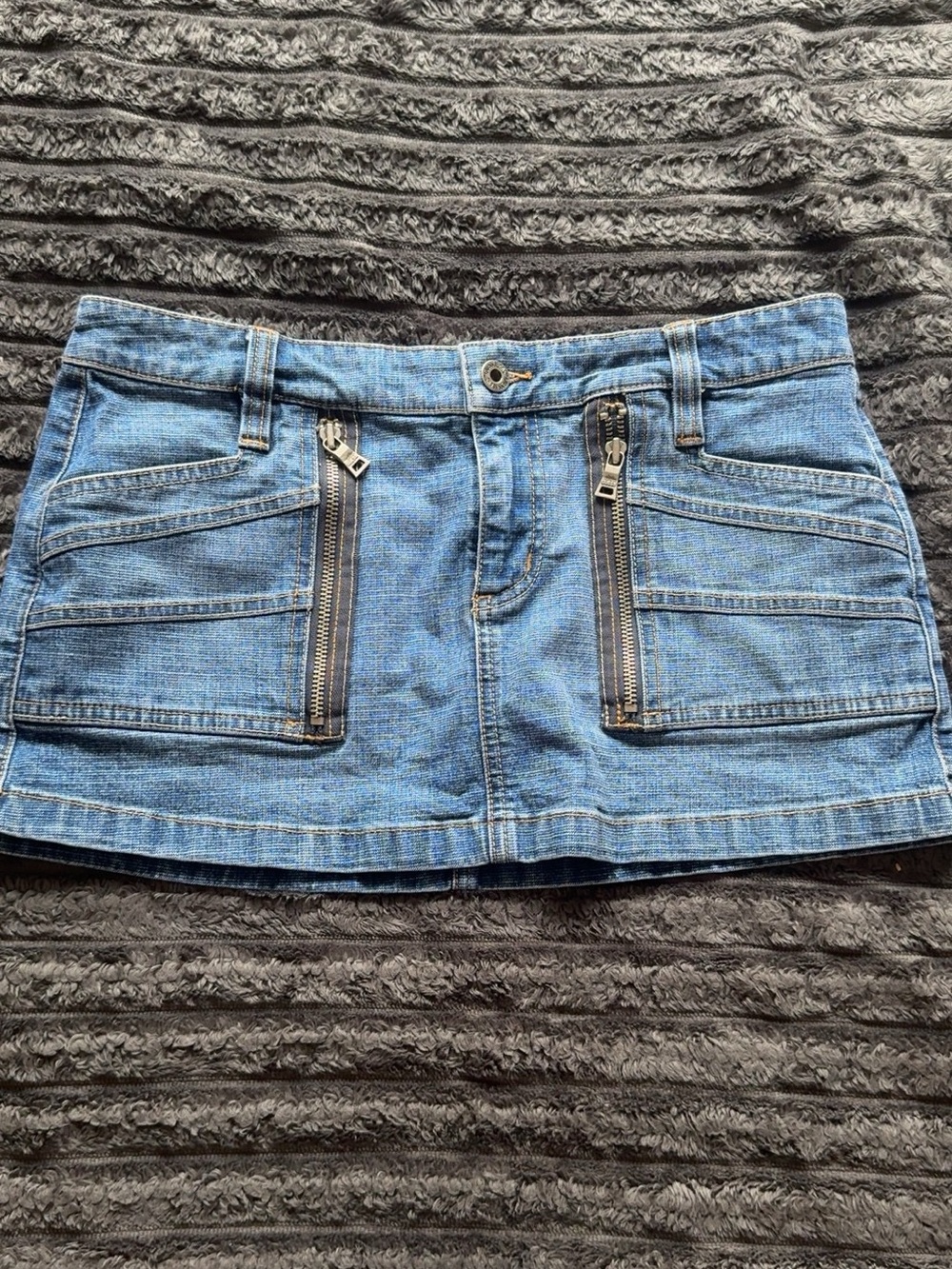 GUESS Y2K Denim Mini Skirt Zip Pocket Low Rise Blue Jean Skirt